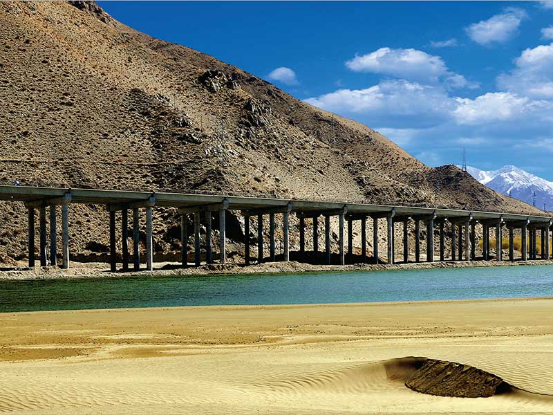 西藏貢澤公路雅魯藏布江特大橋